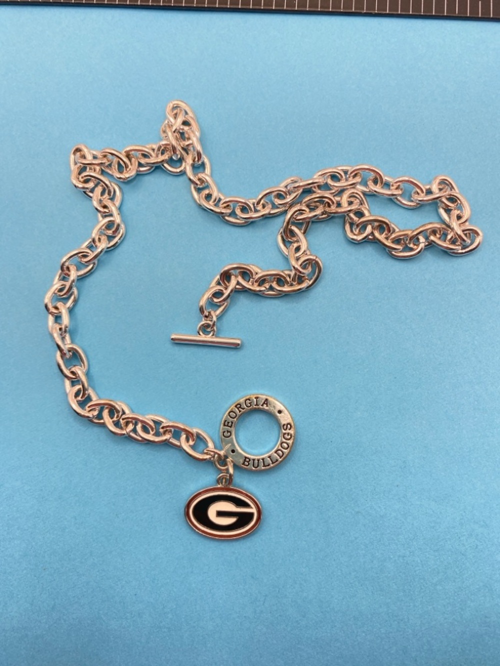 GEORGIA BULLDOGS Toggle Clasp Necklace With Charm Silvertone Necklace 18” - Picture 7 of 9